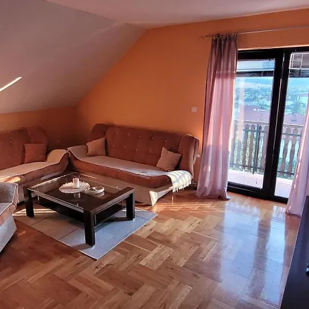 Apartment Mona *